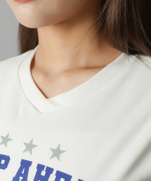 SPINNS（スピンズ）の「ギャザー入りVネックカットソー/27（Tシャツ/カットソー・レディース・オフホワイト/レッド/ネイビー/ブラック・ONESIZE）」の16枚目の写真