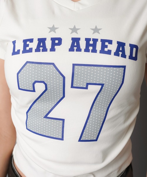 SPINNS（スピンズ）の「ギャザー入りVネックカットソー/27（Tシャツ/カットソー・レディース・オフホワイト/レッド/ネイビー/ブラック・ONESIZE）」の17枚目の写真