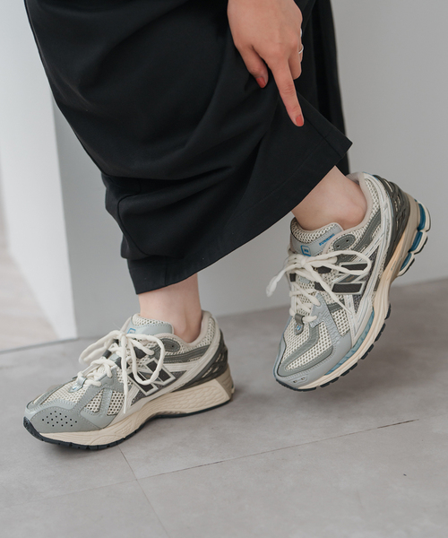 Spick & Span（スピックアンドスパン）の「NEW BALANCE / ニューバランス 1906N（スニーカー・レディース・ブラック/グレー・23cm/23.5cm/24cm/24.5cm/25cm）」の2枚目の写真