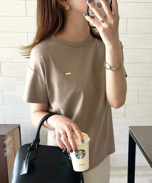 GeeRA（ジーラ）の「ロゴプレート付コンパクトＴシャツ（Tシャツ/カットソー・レディース・オフホワイト/モカ/ブラック・LARGE/MEDIUM）」の3枚目の写真