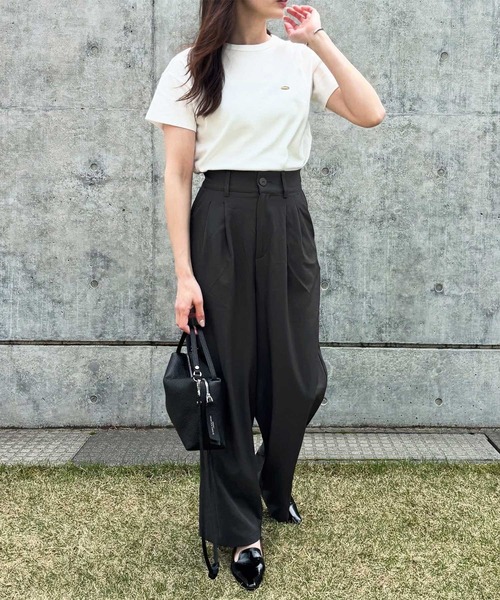 GeeRA（ジーラ）の「ロゴプレート付コンパクトＴシャツ（Tシャツ/カットソー・レディース・オフホワイト/モカ/ブラック・LARGE/MEDIUM）」の6枚目の写真