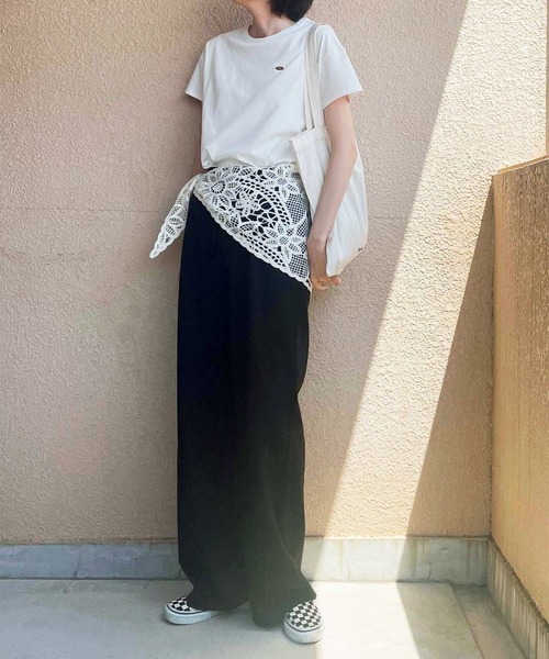 GeeRA（ジーラ）の「ロゴプレート付コンパクトＴシャツ（Tシャツ/カットソー・レディース・オフホワイト/モカ/ブラック・LARGE/MEDIUM）」の8枚目の写真