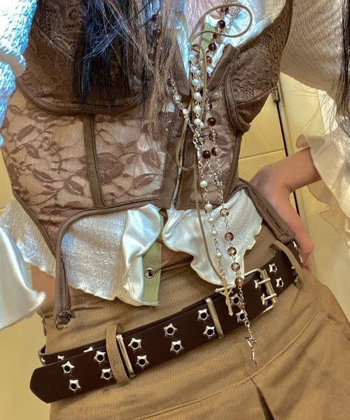 lilful（リルフル）の「スターアイレットスタッズベルト（ベルト・レディース・ブラウン/ホワイト/ダークブラウン/ブラック・F）」の3枚目の写真