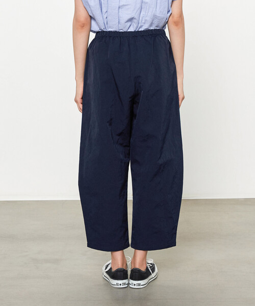 apuntob（アプントビー）の「apuntob | クロップド イージーパンツ WOMEN（その他パンツ・レディース・ネイビー/アイボリー・1）」の11枚目の写真