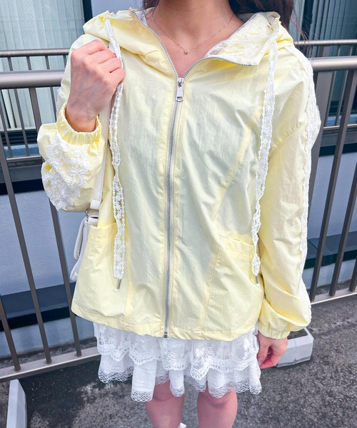 frunco(フランコ)の「【ZOZO限定】レースナイロンパーカー(ナイロンジャケット・レディース・ブルー/ベージュ/ホワイト・MEDIUM)」の1枚目の写真