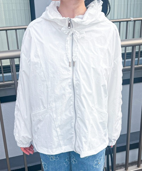 frunco(フランコ)の「【ZOZO限定】レースナイロンパーカー(ナイロンジャケット・レディース・ブルー/ベージュ/ホワイト・MEDIUM)」の2枚目の写真