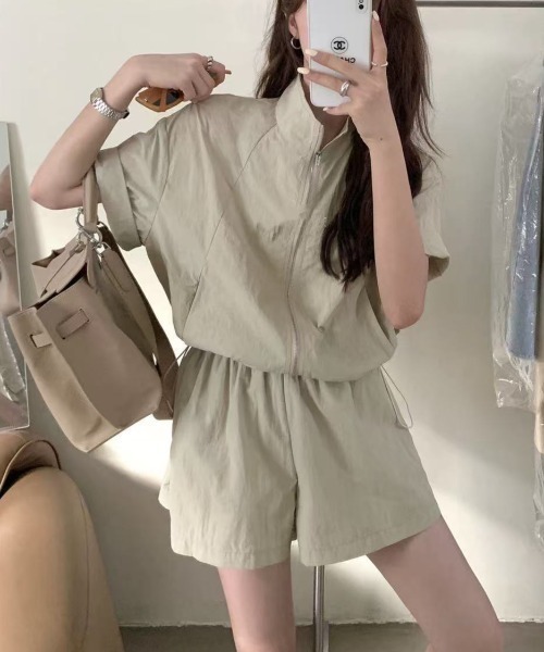 Mela(メラ)の「【セットアップ】トラックジャケット+ショートパンツ(セットアップ・レディース・ベージュ/ピンク/ホワイト/グレー/ブラック・FREE)」の1枚目の写真