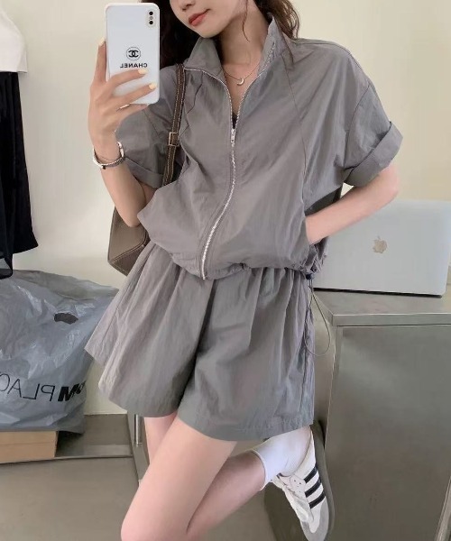 Mela(メラ)の「【セットアップ】トラックジャケット+ショートパンツ(セットアップ・レディース・ベージュ/ピンク/ホワイト/グレー/ブラック・FREE)」の4枚目の写真
