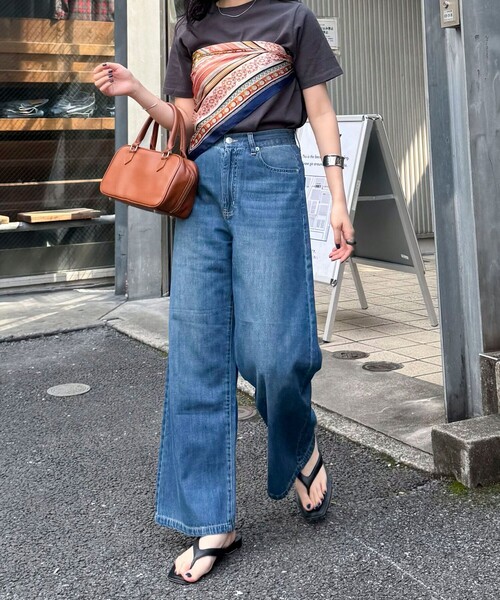 fredy emue（フレディエミュ）の「ドロストセミワイドデニムパンツ（デニムパンツ・レディース・ブルー/サックスブルー・36/38）」の17枚目の写真