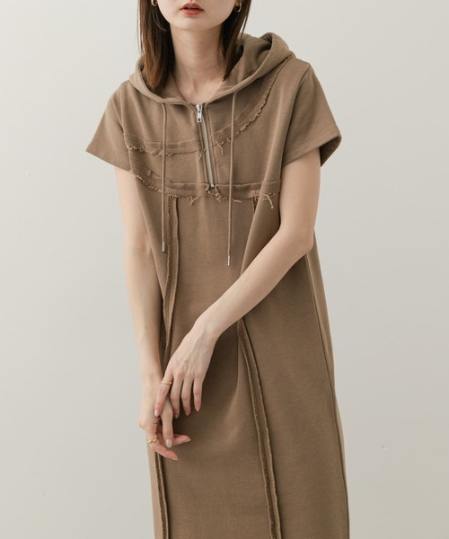 SENSE OF PLACE by URBAN RESEARCH(センスオブプレイスバイアーバンリサーチ)の「フーディージップワンピース(ワンピース・レディース・キャメル/チャコールグレー/グレー・S/ONE)」の4枚目の写真