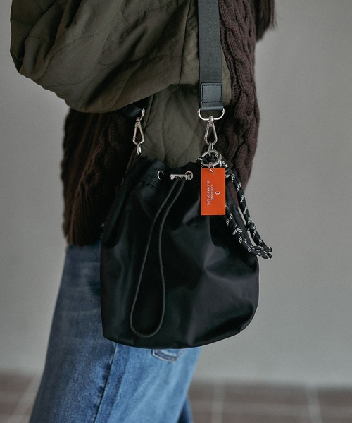 LEPSIM（レプシィム）の「マルチWAYチャーム付きバッグ　494495（ショルダーバッグ・レディース・ライトグレー/ダークブラウン/ブラック/ブラウン/ガンメタ/ブラック系その他・ONE SIZE）」の2枚目の写真