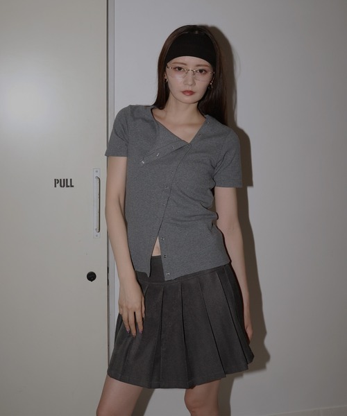 Mili affinity(ミリアフィニティー)の「2WAYアシメスナップトップス(Tシャツ/カットソー・レディース・グレー/オフホワイト/ブラック/ベージュ・FREE)」の11枚目の写真