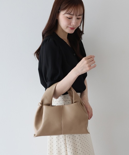 BLUEEAST（ブルーイースト）の「2WAYソフトレザーハンドバッグ（ハンドバッグ・レディース・グレイッシュベージュ/ブラック・FREE）」の6枚目の写真