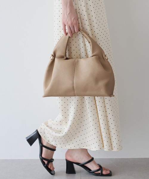 BLUEEAST（ブルーイースト）の「2WAYソフトレザーハンドバッグ（ハンドバッグ・レディース・グレイッシュベージュ/ブラック・FREE）」の8枚目の写真