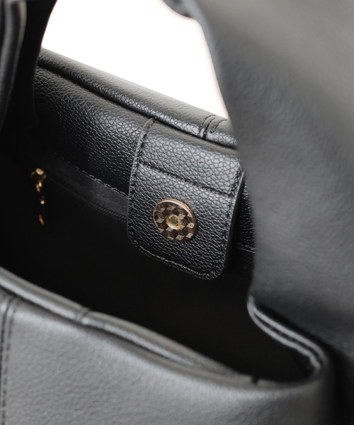 BLUEEAST（ブルーイースト）の「2WAYソフトレザーハンドバッグ（ハンドバッグ・レディース・グレイッシュベージュ/ブラック・FREE）」の16枚目の写真
