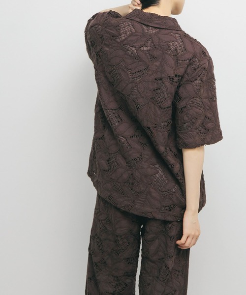 KBF（ケイビーエフ）の「ケミカルレースBIGシャツ（シャツ/ブラウス・レディース・ブラウン/アイボリー・ONE）」の14枚目の写真