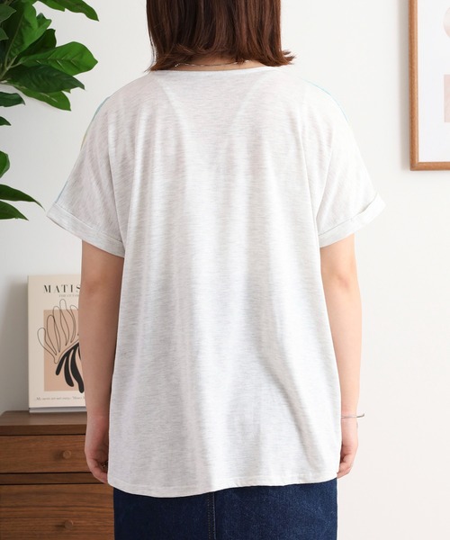 myke（ミーカ）の「myke 水彩ストライププリントタックTシャツ（Tシャツ/カットソー・レディース・オフホワイト/ホワイト×ネイビー/杢グレー・M）」の8枚目の写真