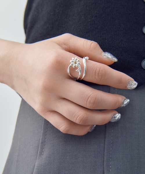 GOLDY（ゴールディ）の「リトル ブルーム リング（リング・レディース・ゴールド/シルバー×ゴールド/シルバー・FREE）」の2枚目の写真