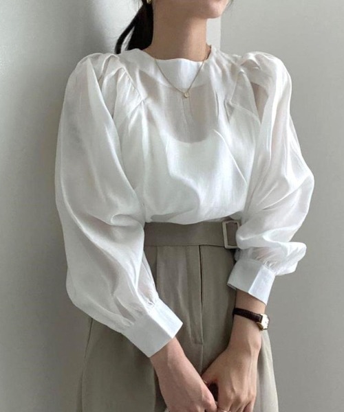 maison de LATIR(メゾンドラティール)の「春夏オフィススタイルのパフスリーブ長袖シャツ(シャツ/ブラウス・レディース・ブラック/グレー/ホワイト・ONESIZE)」の2枚目の写真