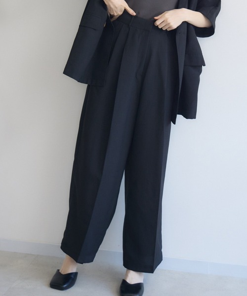 RU.TI.LE(ルチル)の「【RU.TI.LE】美シルエットワイドパンツ(その他パンツ・レディース・アイボリー/ブラック・MEDIUM)」の2枚目の写真