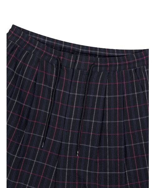 YESEYESEE(イエスアイシー)の「Crinkled Fabric Check Shorts(その他パンツ・メンズ・ブルー/ブラック・S/M/L/XL)」の4枚目の写真