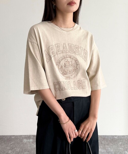 fredy emue（フレディエミュ）の「ピグメント刺繍クロップドTシャツ（Tシャツ/カットソー・レディース・チャコールグレー/ベージュ/ピンク・38）」の2枚目の写真