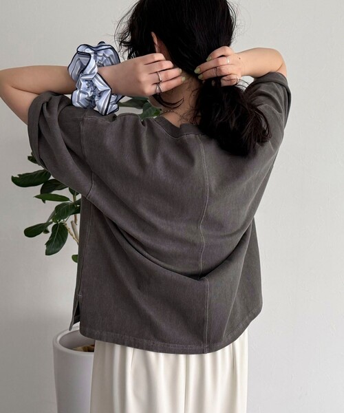 fredy emue（フレディエミュ）の「ピグメント刺繍クロップドTシャツ（Tシャツ/カットソー・レディース・チャコールグレー/ベージュ/ピンク・38）」の12枚目の写真