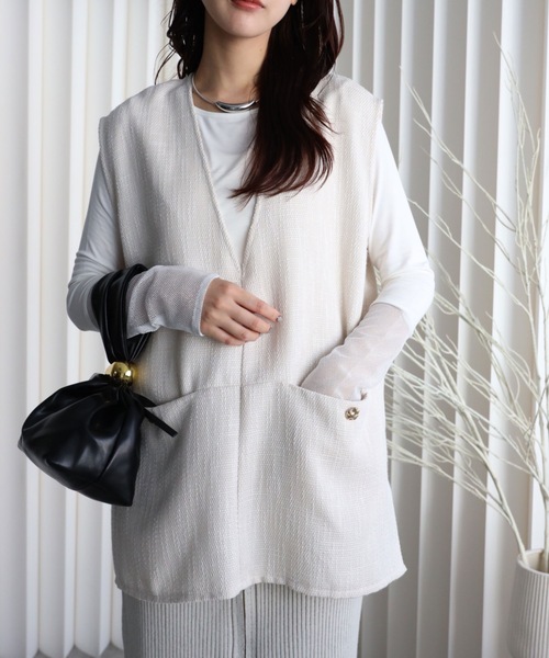 YENNA（イェンナ）の「【ツイードポケット金釦ベスト】Vネックベスト オールシーズン着用可能（ベスト・レディース・アイボリー/ブラック/グレー・FREE）」の2枚目の写真