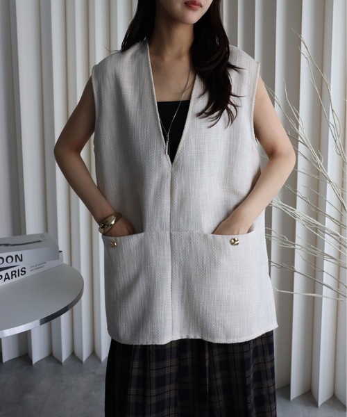 YENNA（イェンナ）の「【ツイードポケット金釦ベスト】Vネックベスト オールシーズン着用可能（ベスト・レディース・アイボリー/ブラック/グレー・FREE）」の12枚目の写真