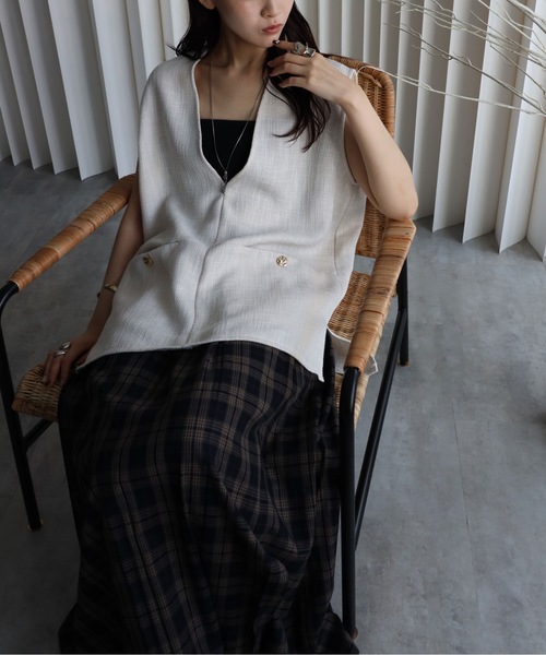 YENNA（イェンナ）の「【ツイードポケット金釦ベスト】Vネックベスト オールシーズン着用可能（ベスト・レディース・アイボリー/ブラック/グレー・FREE）」の14枚目の写真