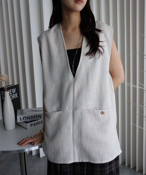 YENNA（イェンナ）の「【ツイードポケット金釦ベスト】Vネックベスト オールシーズン着用可能（ベスト・レディース・アイボリー/ブラック/グレー・FREE）」の5枚目の写真