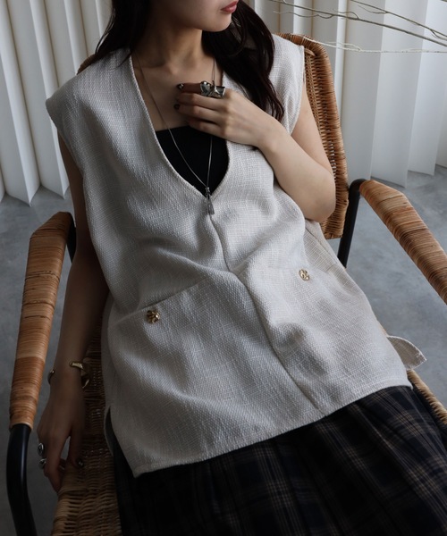 YENNA（イェンナ）の「【ツイードポケット金釦ベスト】Vネックベスト オールシーズン着用可能（ベスト・レディース・アイボリー/ブラック/グレー・FREE）」の6枚目の写真