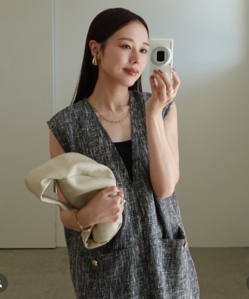 YENNA（イェンナ）の「【ツイードポケット金釦ベスト】Vネックベスト オールシーズン着用可能 / 卒業式 / 入学式 / オケージョン（ベスト・レディース・アイボリー/ブラック/グレー・FREE）」の16枚目の写真