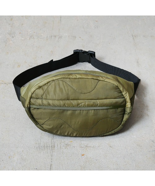 WAIPER.inc（ワイパーインク）の「WAIPER.inc 実物 米軍 M-65 フィールドジャケット用ライナー リメイク ボディバッグ / ヒップパック 日本製（ショルダーバッグ・メンズ・オリーブ・ONE SIZE）」の12枚目の写真