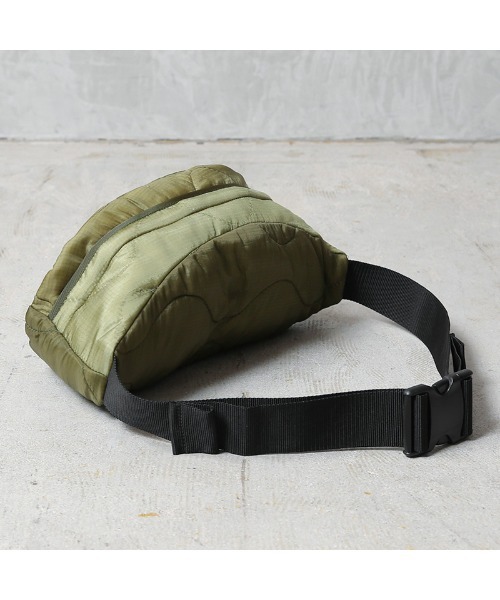 WAIPER.inc（ワイパーインク）の「WAIPER.inc 実物 米軍 M-65 フィールドジャケット用ライナー リメイク ボディバッグ / ヒップパック 日本製（ショルダーバッグ・メンズ・オリーブ・ONE SIZE）」の14枚目の写真