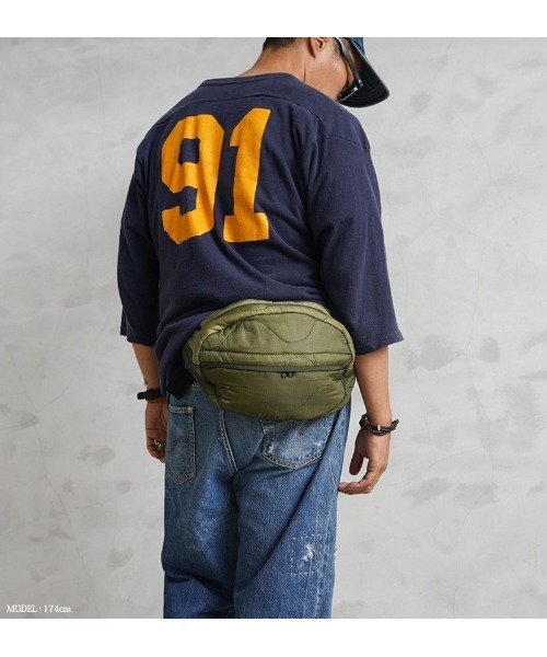 WAIPER.inc（ワイパーインク）の「WAIPER.inc 実物 米軍 M-65 フィールドジャケット用ライナー リメイク ボディバッグ / ヒップパック 日本製（ショルダーバッグ・メンズ・オリーブ・ONE SIZE）」の5枚目の写真