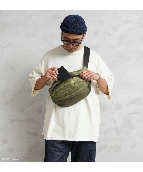 WAIPER.inc（ワイパーインク）の「WAIPER.inc 実物 米軍 M-65 フィールドジャケット用ライナー リメイク ボディバッグ / ヒップパック 日本製（ショルダーバッグ・メンズ・オリーブ・ONE SIZE）」の8枚目の写真