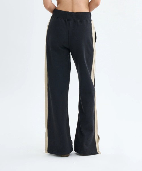 RVCA（ルーカ）の「RVCA レディース BENCHWARMER PANT ロングパンツ 【2025年秋冬モデル】/ルーカウエストゴムサイドラインスリット入りワイドスウェットパンツ（スウェットパンツ・レディース・ブラック・X-SMALL/SMALL/MEDIUM）」の2枚目の写真