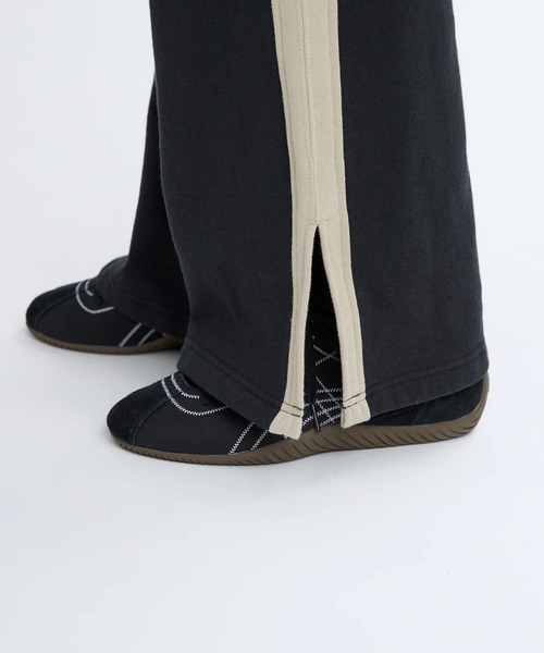 RVCA（ルーカ）の「RVCA レディース BENCHWARMER PANT ロングパンツ 【2025年秋冬モデル】/ルーカウエストゴムサイドラインスリット入りワイドスウェットパンツ（スウェットパンツ・レディース・ブラック・X-SMALL/SMALL/MEDIUM）」の5枚目の写真