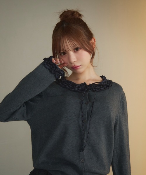 TITTY&CO.(ティティーアンドコー)の「チェックフリルカーディガン(カーディガン/ボレロ・レディース・ネイビー/グレー・FREE)」の3枚目の写真