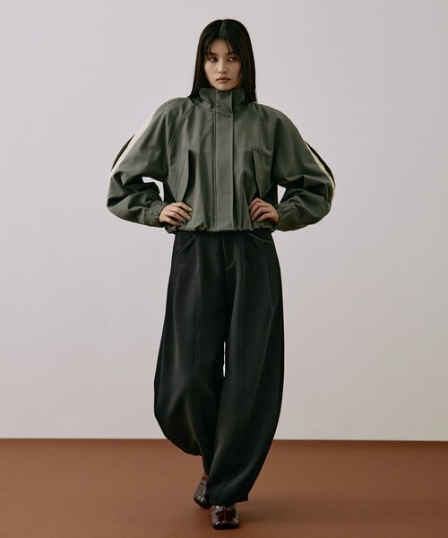 UNITED TOKYO（ユナイテッドトウキョウ）の「メランジノッチベルトコクーンPT｜ウォッシャブル/オフィスカジュアル/ストレッチ/防シワ/バレルパンツ/春服（その他パンツ・レディース・ダークグレー/ブラック/ベージュ・1/2）」の5枚目の写真