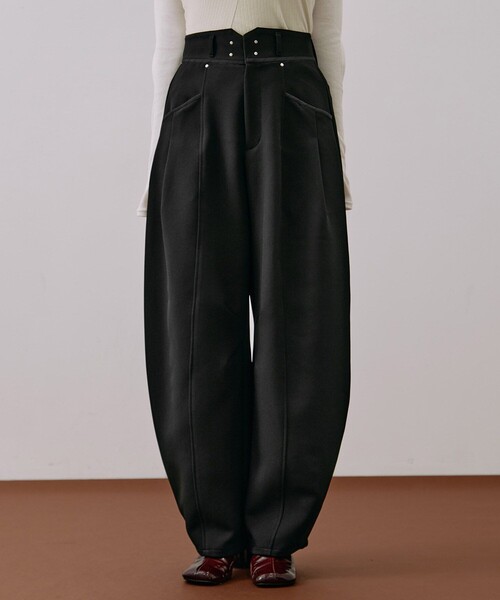 UNITED TOKYO（ユナイテッドトウキョウ）の「メランジノッチベルトコクーンPT｜ウォッシャブル/オフィスカジュアル/ストレッチ/防シワ/バレルパンツ/春服（その他パンツ・レディース・ダークグレー/ブラック/ベージュ・1/2）」の10枚目の写真