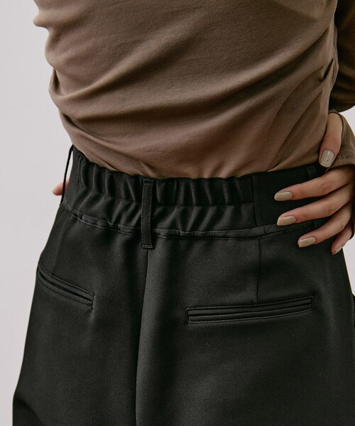 UNITED TOKYO（ユナイテッドトウキョウ）の「メランジノッチベルトコクーンPT｜ウォッシャブル/オフィスカジュアル/ストレッチ/防シワ/バレルパンツ/春服（その他パンツ・レディース・ダークグレー/ブラック/ベージュ・1/2）」の13枚目の写真