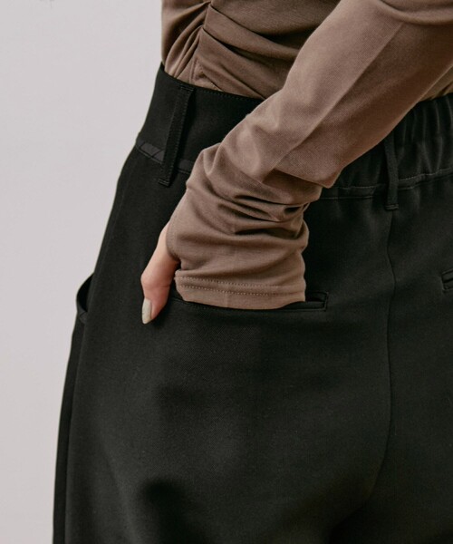 UNITED TOKYO（ユナイテッドトウキョウ）の「メランジノッチベルトコクーンPT｜ウォッシャブル/オフィスカジュアル/ストレッチ/防シワ/バレルパンツ/春服（その他パンツ・レディース・ダークグレー/ブラック/ベージュ・1/2）」の14枚目の写真