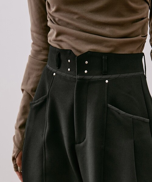 UNITED TOKYO（ユナイテッドトウキョウ）の「メランジノッチベルトコクーンPT｜ウォッシャブル/オフィスカジュアル/ストレッチ/防シワ/バレルパンツ/春服（その他パンツ・レディース・ダークグレー/ブラック/ベージュ・1/2）」の15枚目の写真