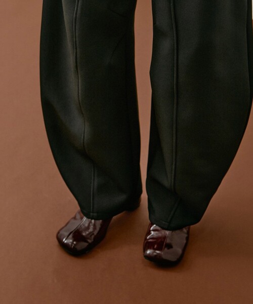 UNITED TOKYO（ユナイテッドトウキョウ）の「メランジノッチベルトコクーンPT｜ウォッシャブル/オフィスカジュアル/ストレッチ/防シワ/バレルパンツ/春服（その他パンツ・レディース・ダークグレー/ブラック/ベージュ・1/2）」の17枚目の写真