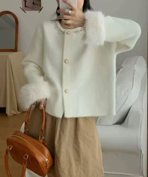 WESTSEA（ウエストシー）の「ふわふわ起毛 × パール＆ビジュー × 取り外し風ボリュームフェイクファーカフ 華やか系カーディガン（カーディガン/ボレロ・レディース・オフホワイト/グレー/ブラック・FREE）」の4枚目の写真