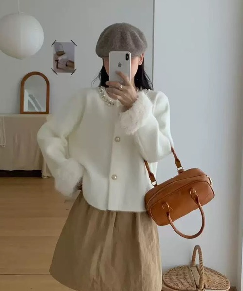 WESTSEA（ウエストシー）の「ふわふわ起毛 × パール＆ビジュー × 取り外し風ボリュームフェイクファーカフ 華やか系カーディガン（カーディガン/ボレロ・レディース・オフホワイト/グレー/ブラック・FREE）」の6枚目の写真