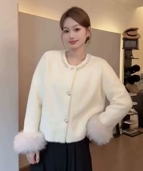WESTSEA（ウエストシー）の「ふわふわ起毛 × パール＆ビジュー × 取り外し風ボリュームフェイクファーカフ 華やか系カーディガン（カーディガン/ボレロ・レディース・オフホワイト/グレー/ブラック・FREE）」の8枚目の写真