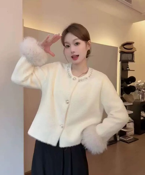 WESTSEA（ウエストシー）の「ふわふわ起毛 × パール＆ビジュー × 取り外し風ボリュームフェイクファーカフ 華やか系カーディガン（カーディガン/ボレロ・レディース・オフホワイト/グレー/ブラック・FREE）」の9枚目の写真